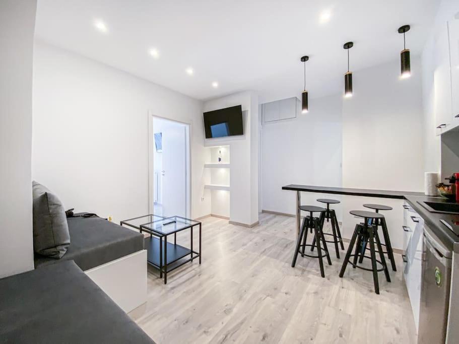 Syntagma Square, 60sqm Platinum * Athens